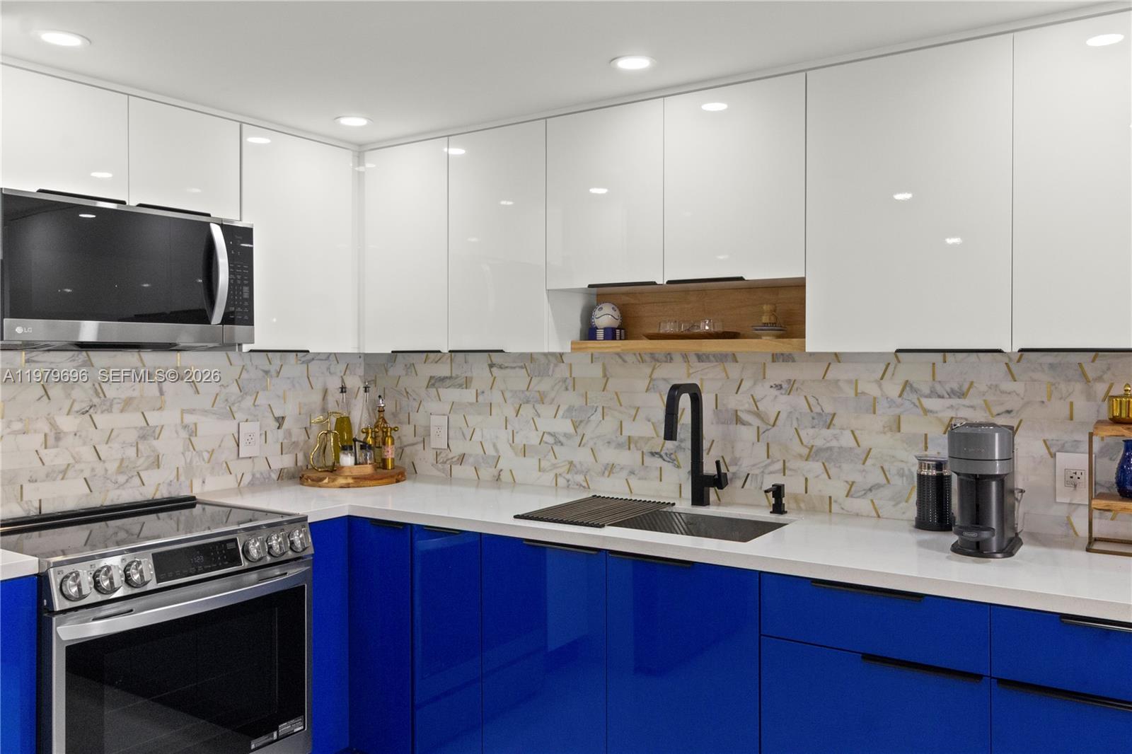 ARLEN BEACH CONDO - Residential