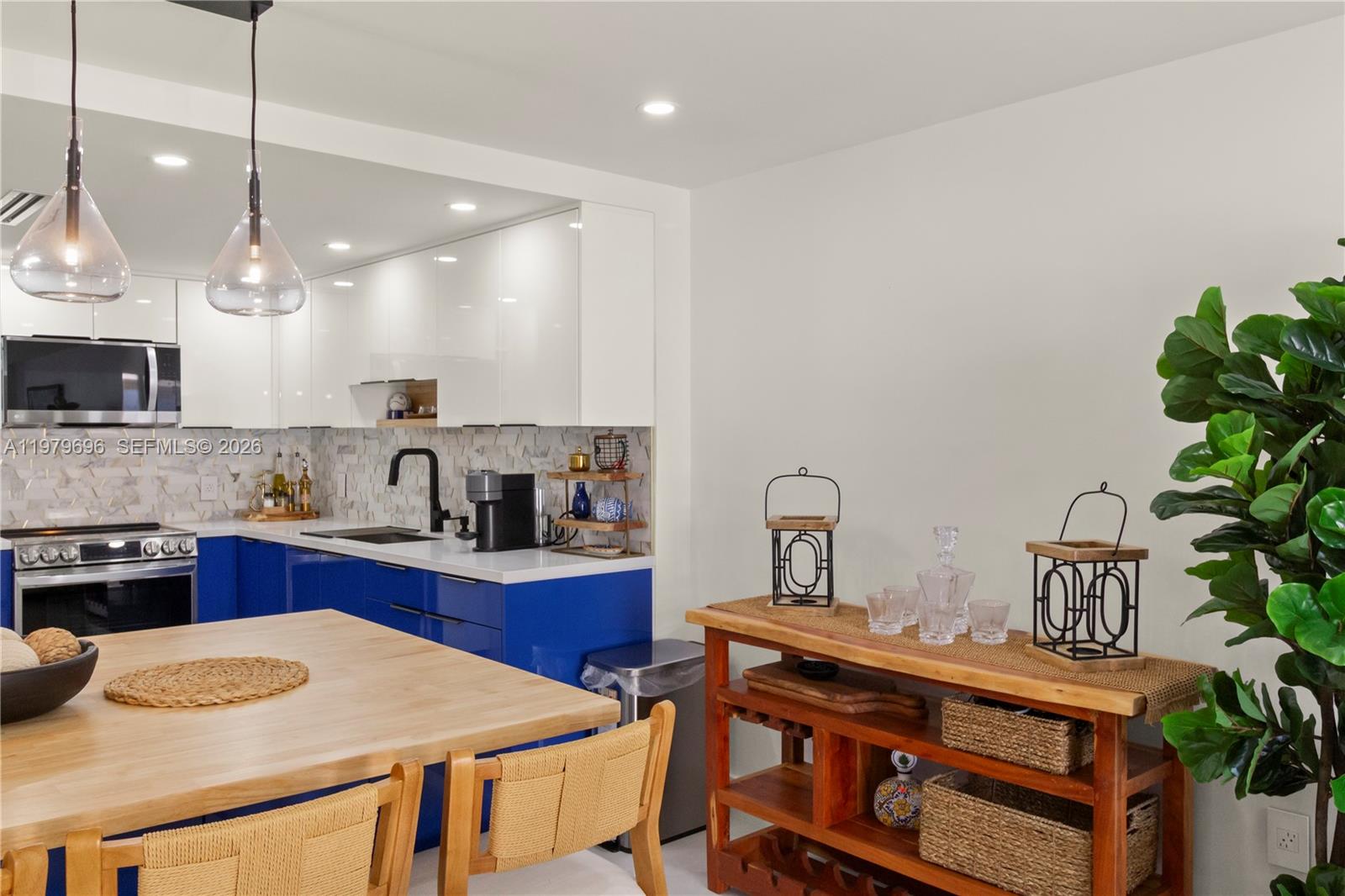 ARLEN BEACH CONDO - Residential