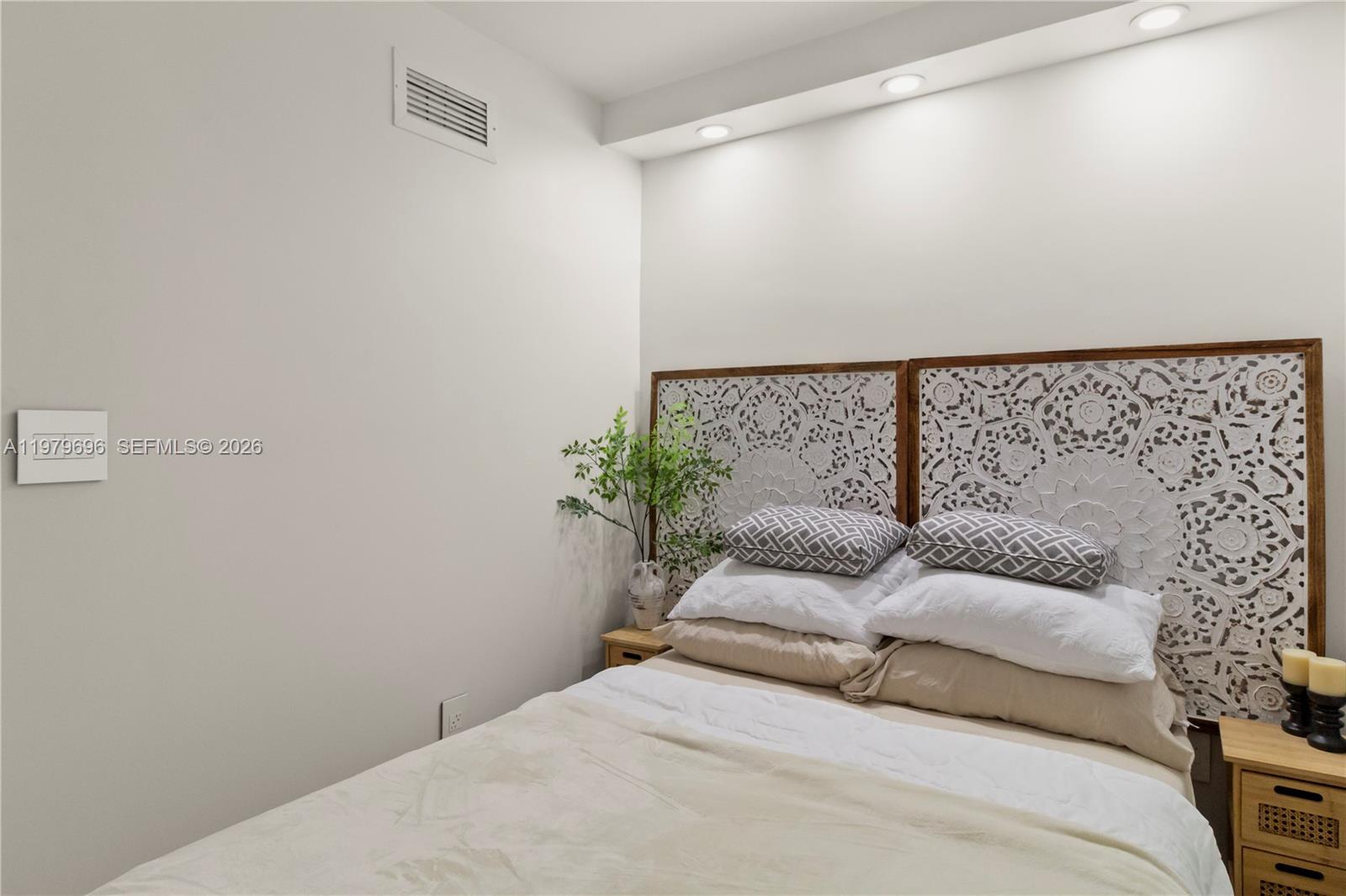 ARLEN BEACH CONDO - Residential