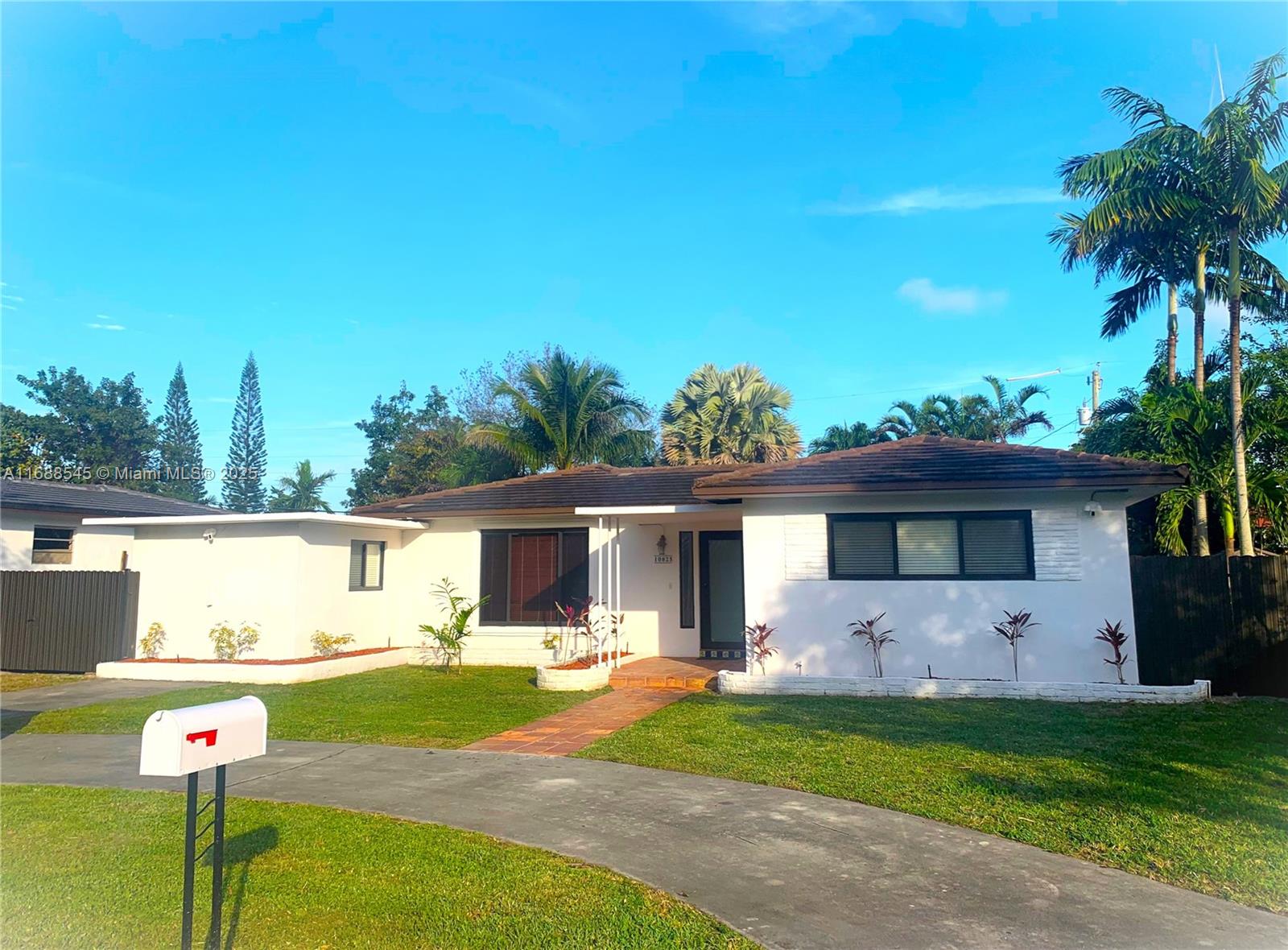 Property for Sale at 10825 Peachtree Dr, Miami, Broward County, Florida - Bedrooms: 3 
Bathrooms: 2  - $899,000