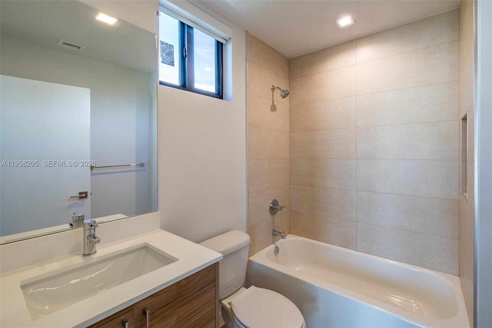 LAWRENCE ESTATES LAND COS - Residential Lease