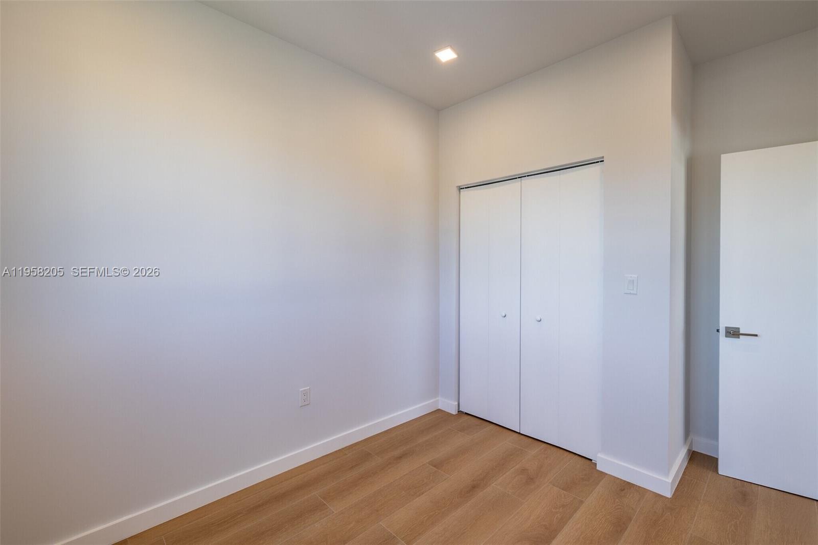 LAWRENCE ESTATES LAND COS - Residential Lease