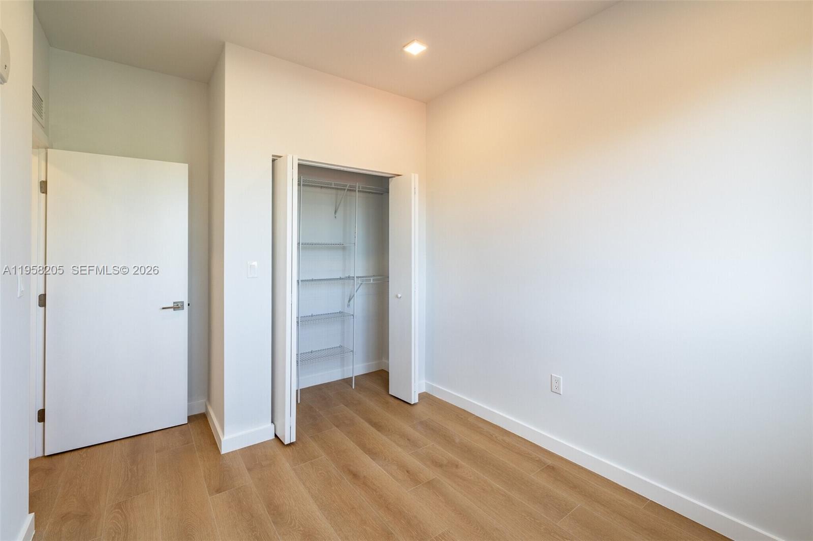 LAWRENCE ESTATES LAND COS - Residential Lease