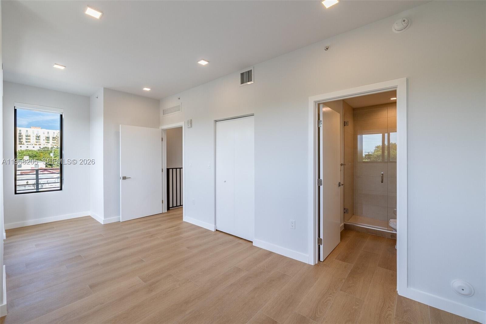 LAWRENCE ESTATES LAND COS - Residential Lease