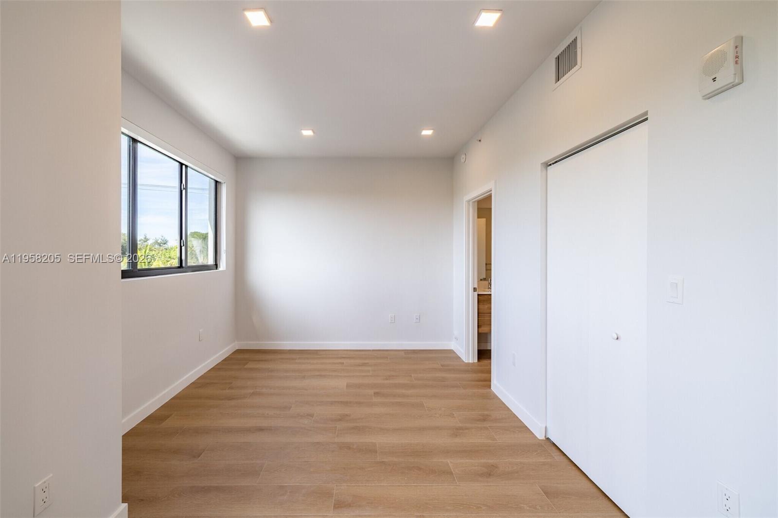 LAWRENCE ESTATES LAND COS - Residential Lease