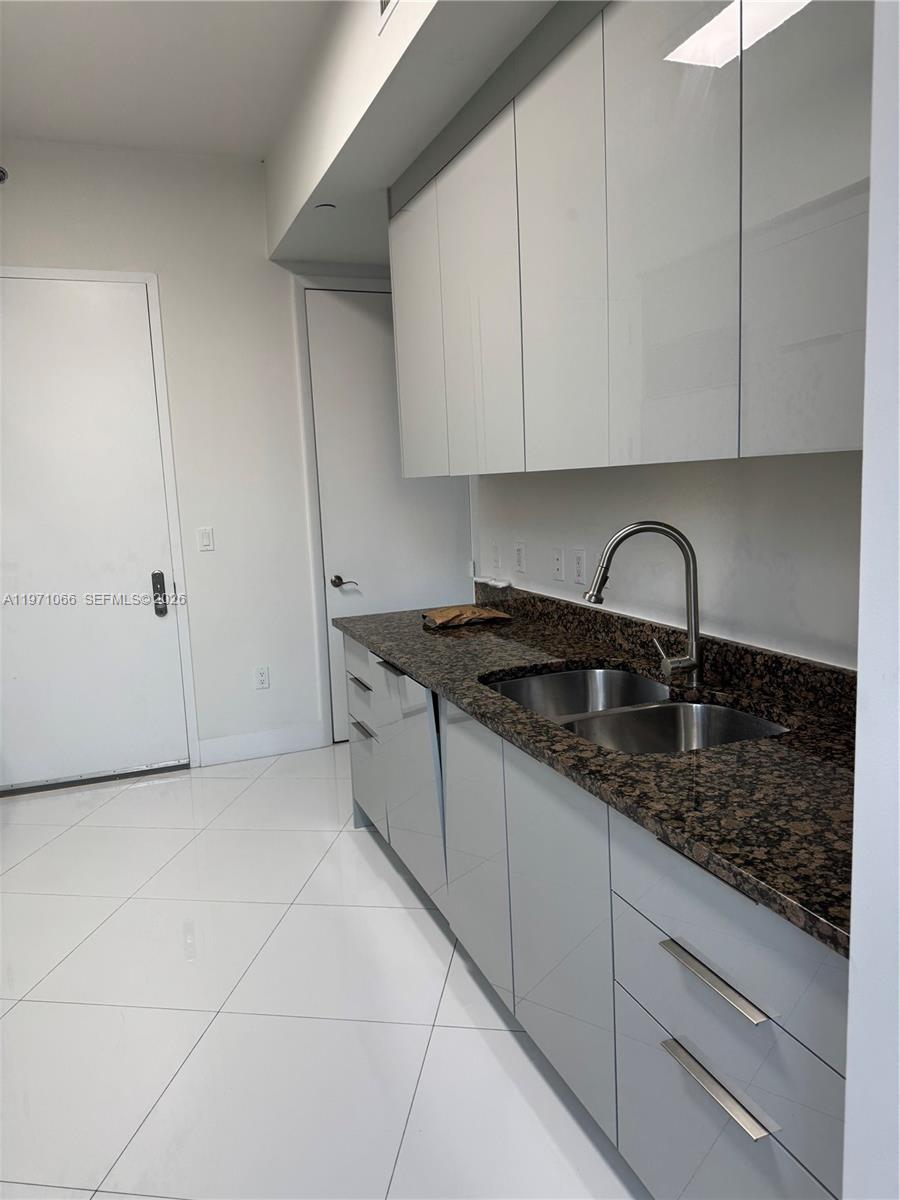 TDR TOWER II CONDO - Residential Lease