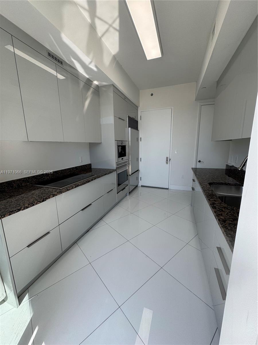 TDR TOWER II CONDO - Residential Lease