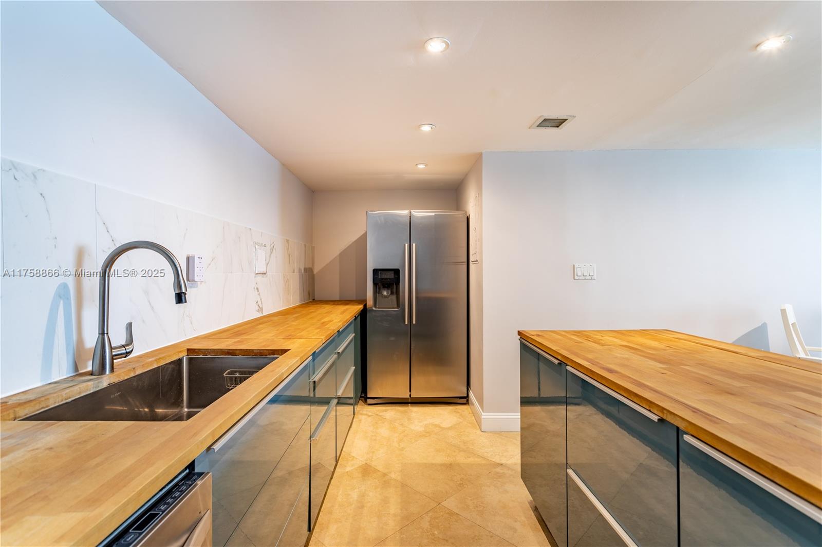 MIRADOR 1200 CONDO - Residential