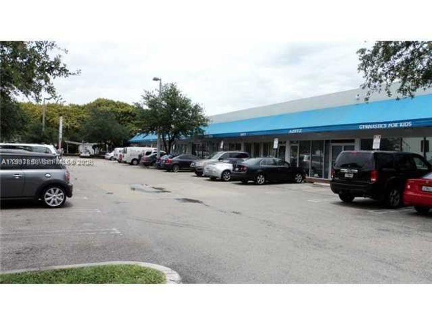 APROXIMATLEY 3,000 SQFT, WAKING COOLER, TILE THROUGHOUT, PERFECT FOR RESTAURANT, BAKERY, OUTSTANDING LOCATION ON THE CORNER OF CORAL WAY AND 3RD AVENUE, VISIBILITY, DAILY TRAFFIC FLOW, BESIDES WEST BRICKELL, WITH MANY PARKING SPACE CLOSE TO 1-95, U.S.1, CORAL GABLES, COCONUT GROVE AND BRICKEL OPERATING EXPENSES $2,000