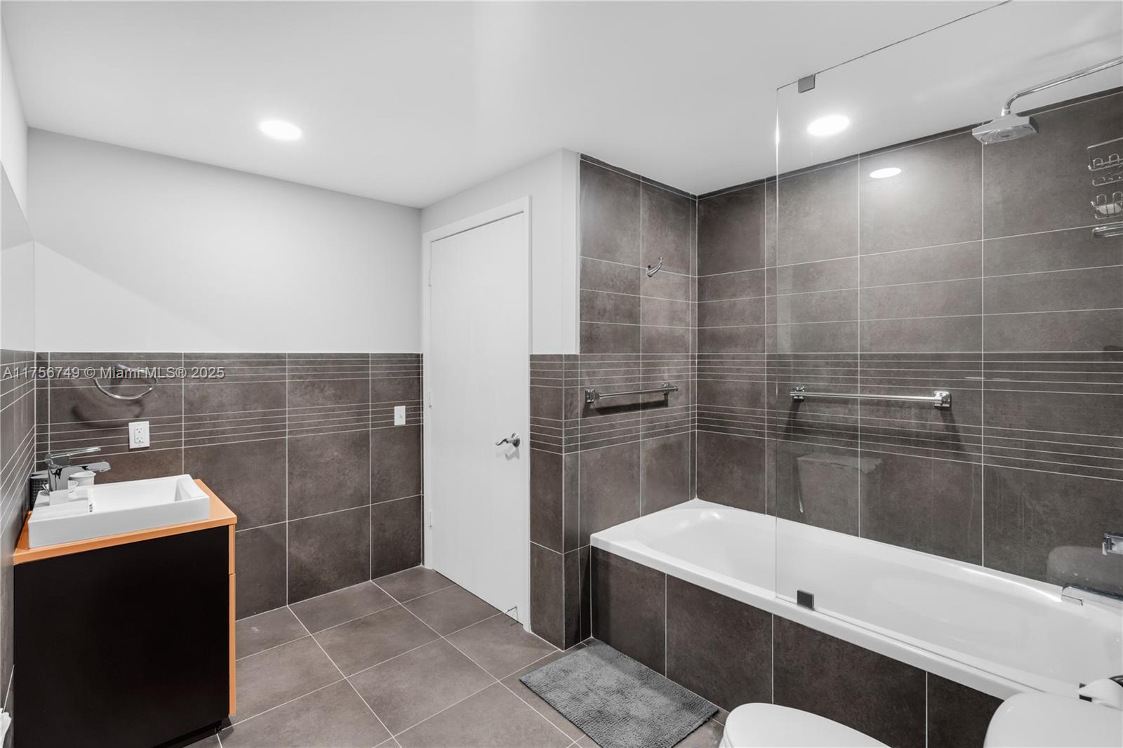 ARTEPARK SOUTH CONDO - Residential Lease