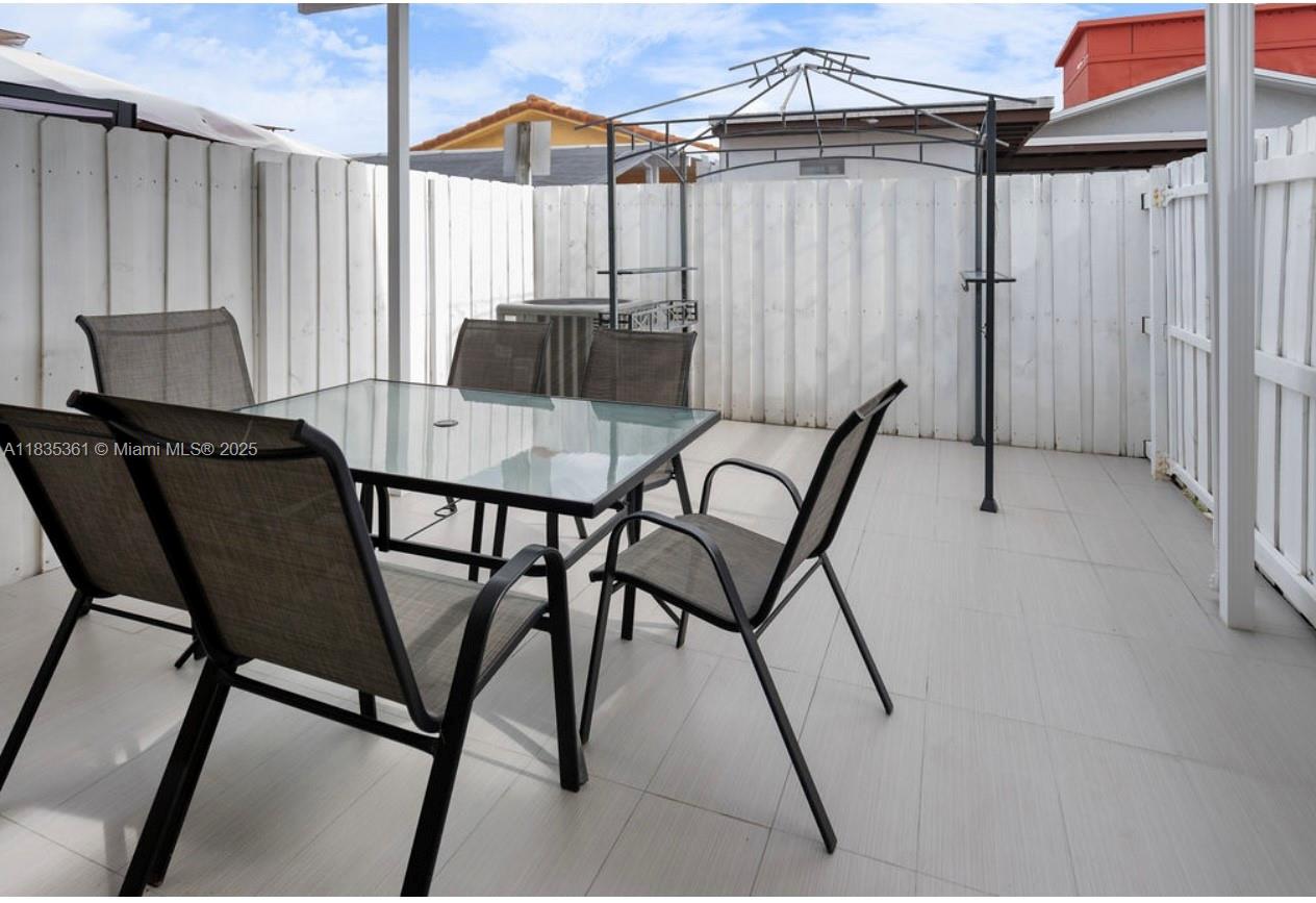 OASIS EN MANGO HILL CONDO - Residential