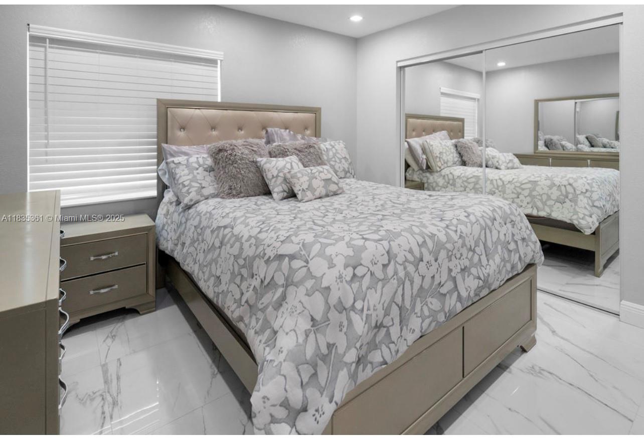 OASIS EN MANGO HILL CONDO - Residential