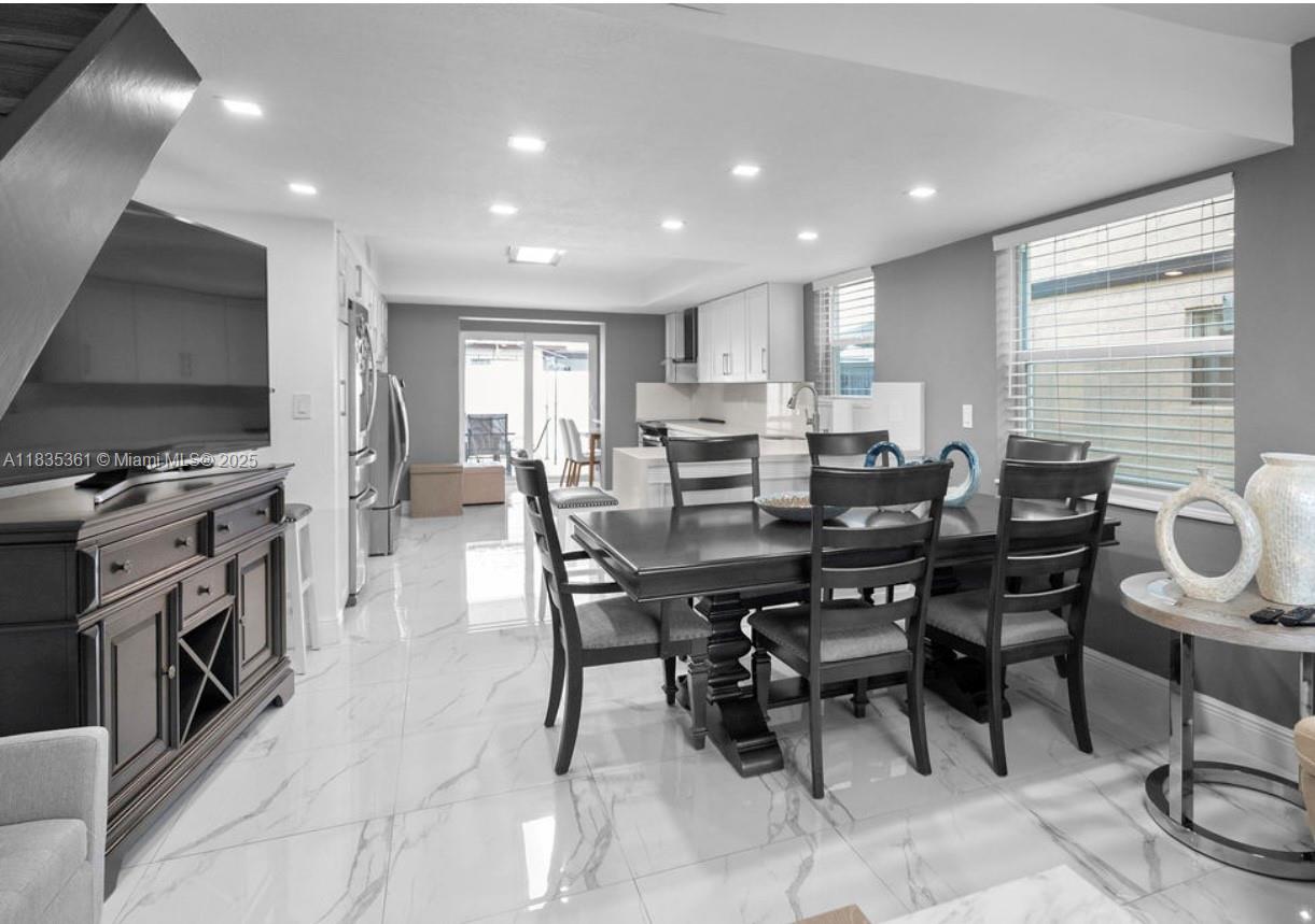 1158 W 41st St 87