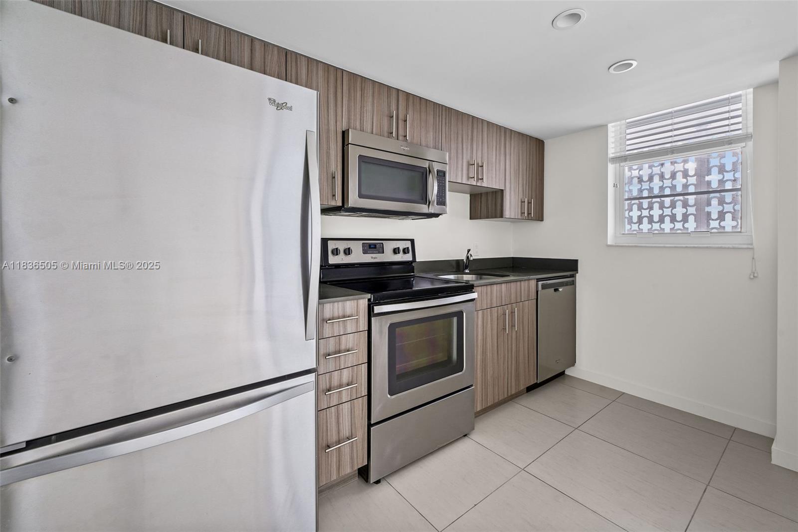 910 West Ave 1135