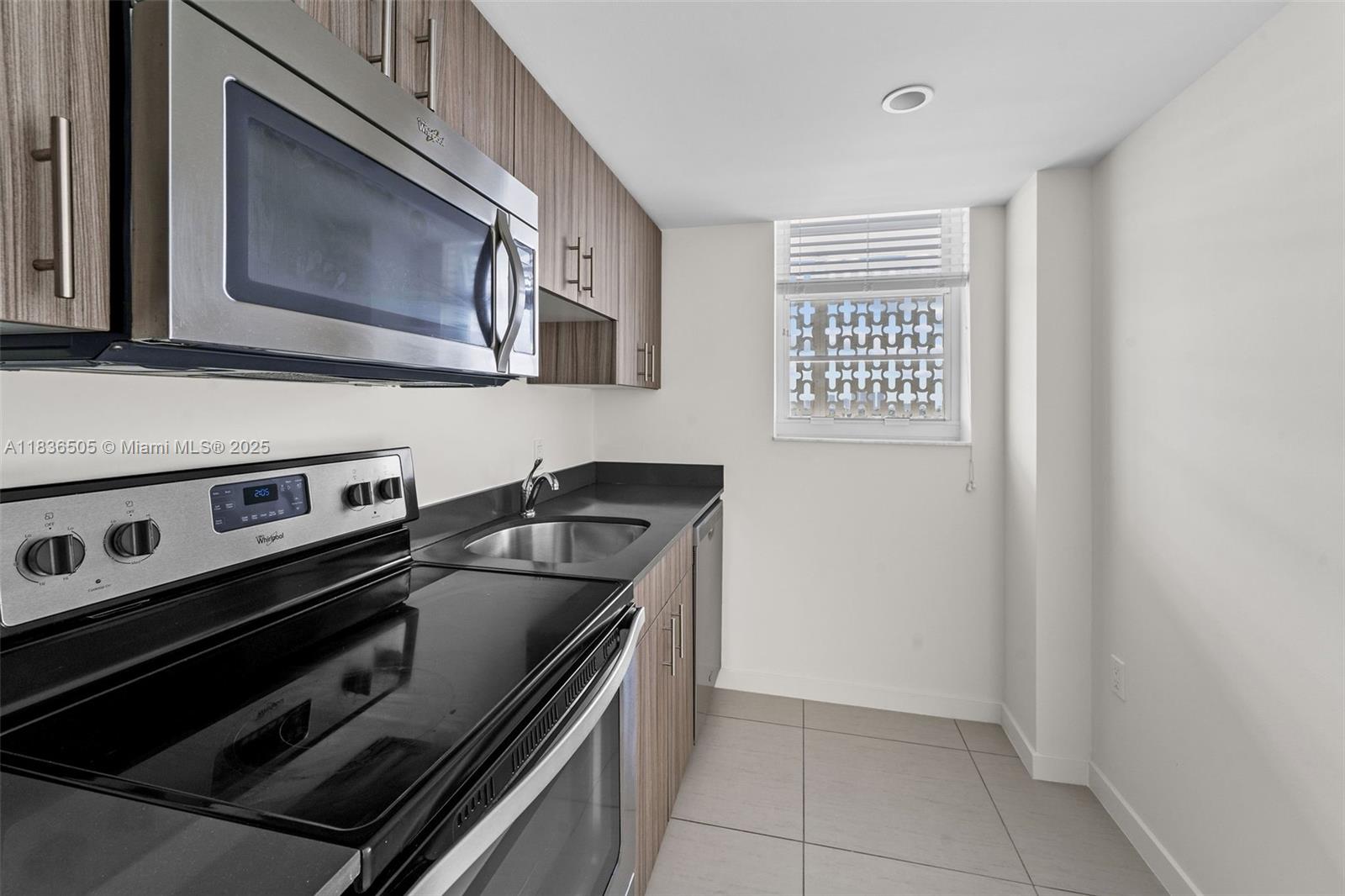 910 West Ave 1135