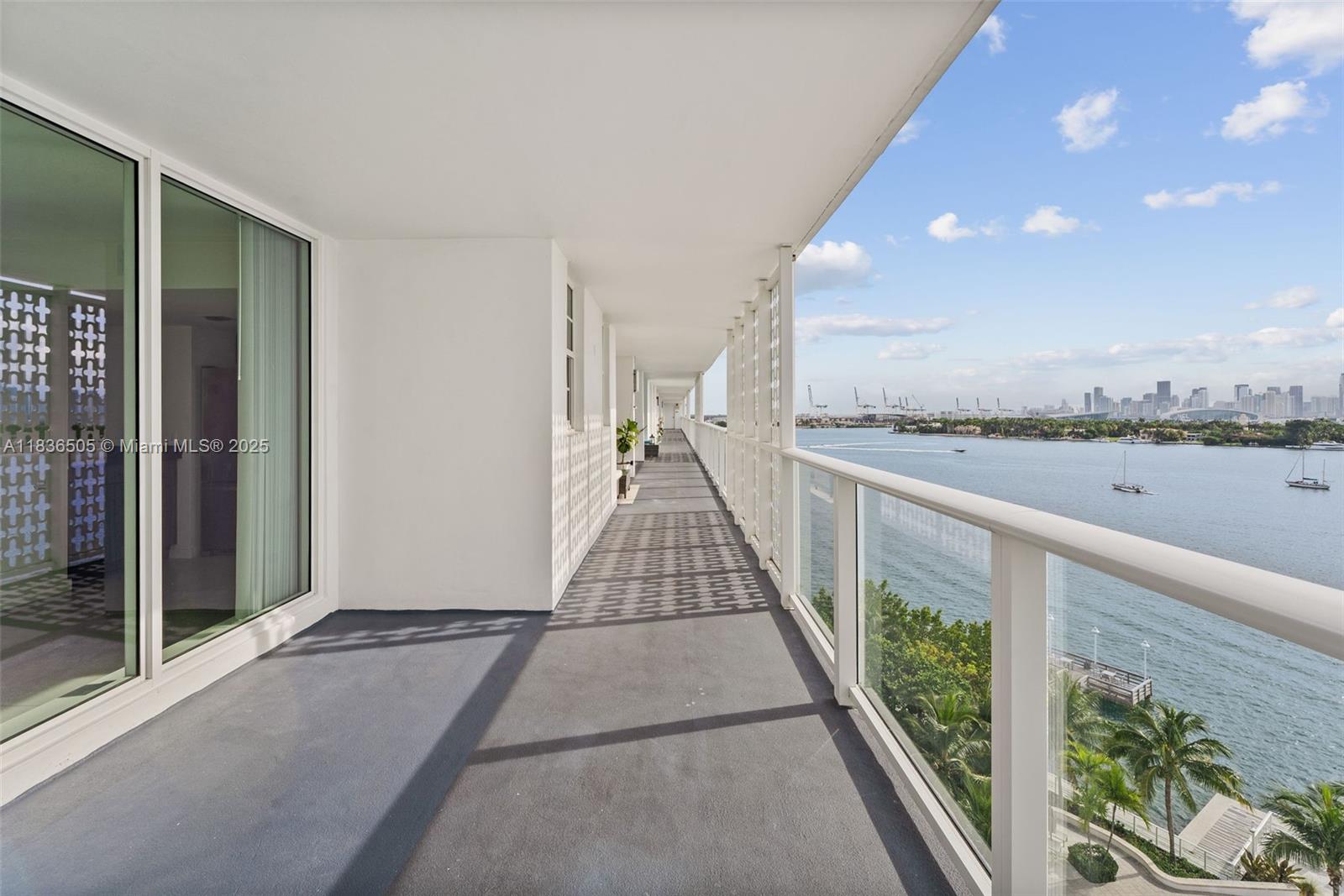 910 West Ave 1135