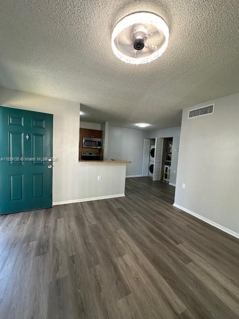 Beautiful second floor corner with 2beds and 2 baths Located in the gated community of Villa Bellini. kitchen with stainless steel appliances. balcony with hurricane shutters, full-size washer and dryer inside. Title and wood laminate flooring throughout All-age gated community and centrally located near major highways. 2 parking spaces assigned.