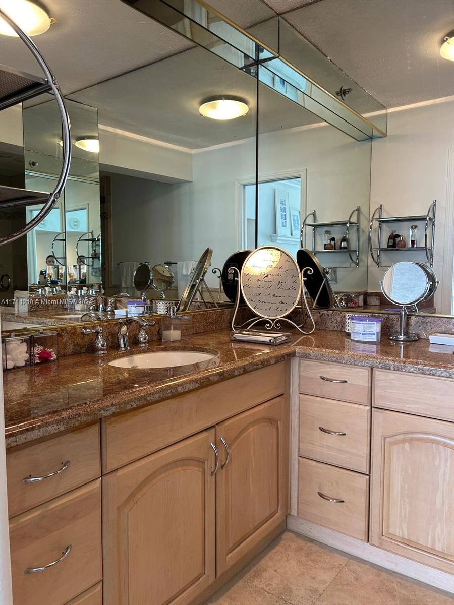 THE DECOPLAGE CONDO - Residential Lease