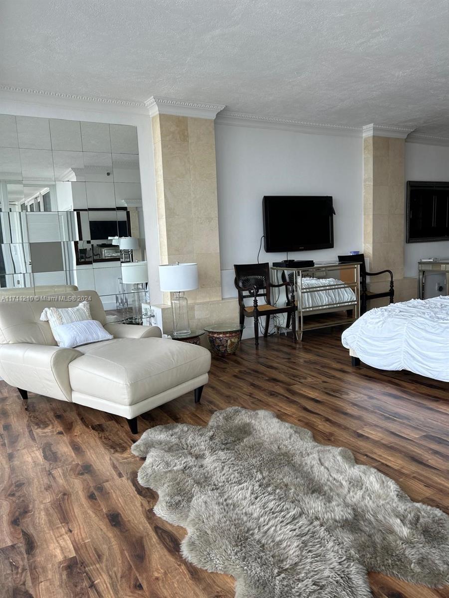 THE DECOPLAGE CONDO - Residential Lease