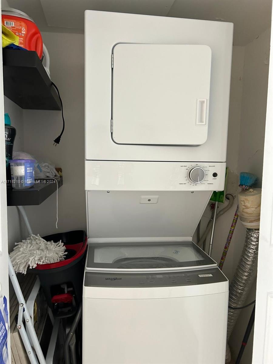 THE DECOPLAGE CONDO - Residential Lease