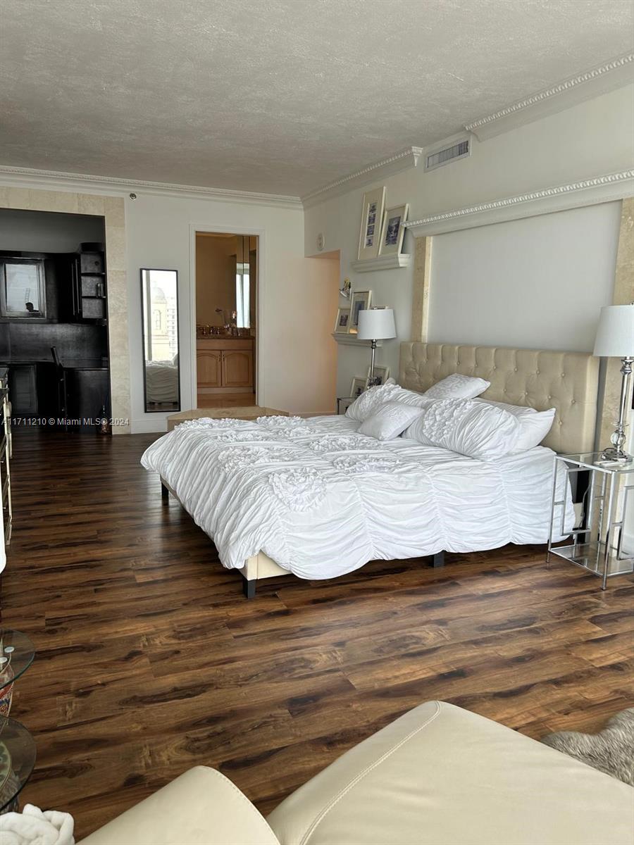 THE DECOPLAGE CONDO - Residential Lease