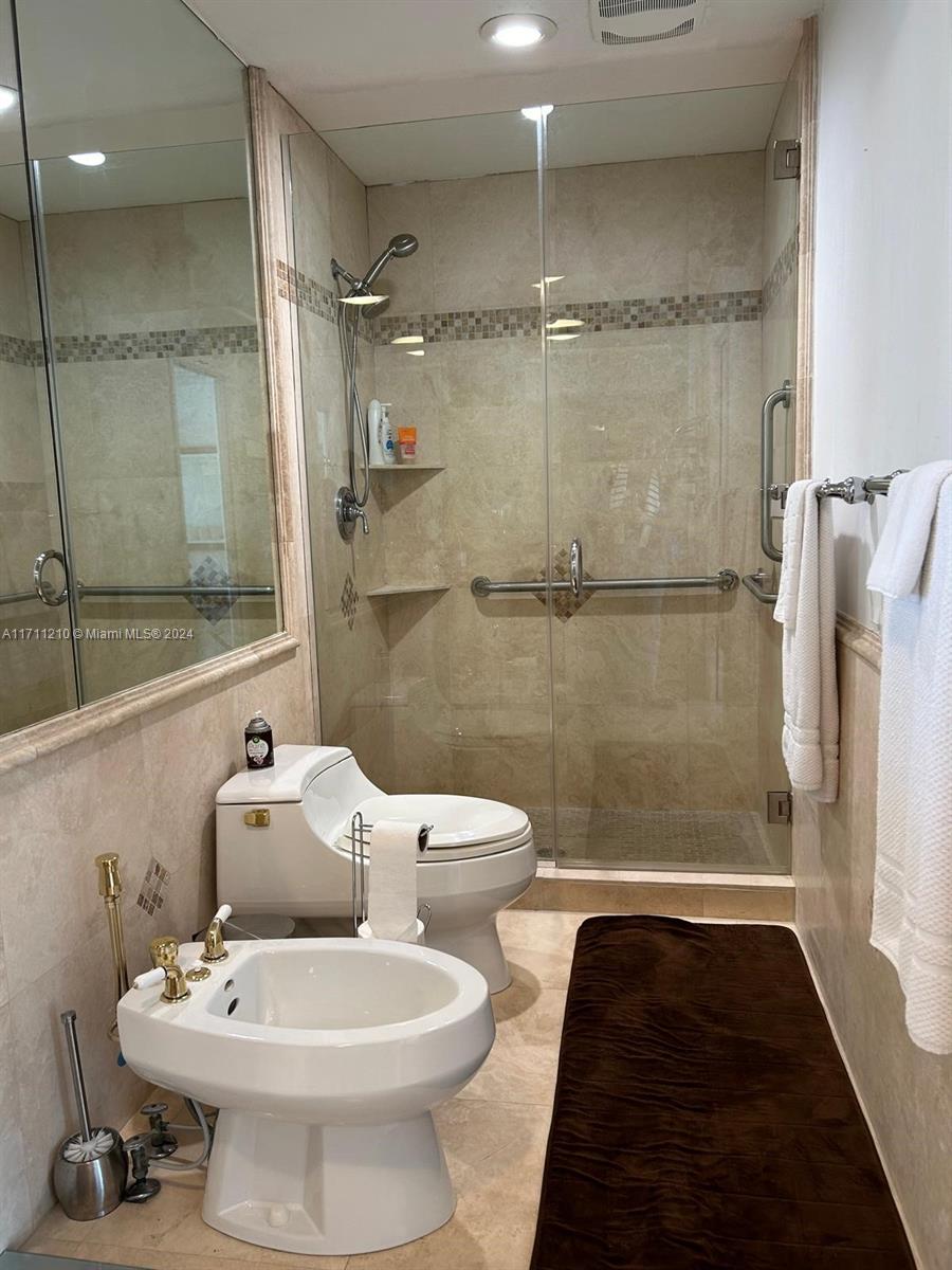 THE DECOPLAGE CONDO - Residential Lease