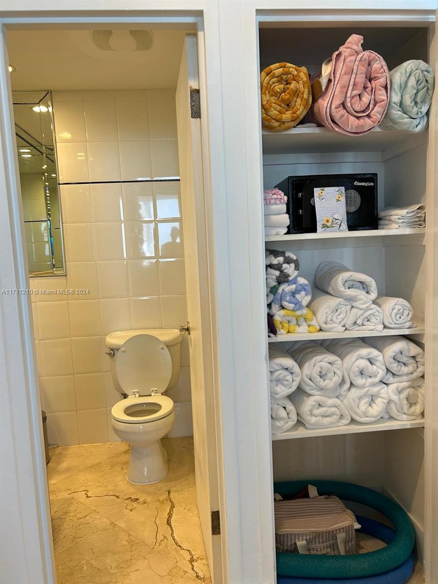 THE DECOPLAGE CONDO - Residential Lease