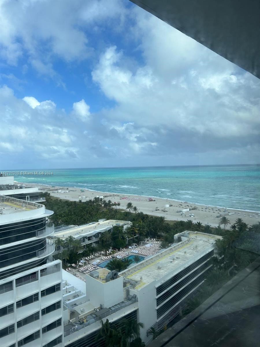 THE DECOPLAGE CONDO - Residential Lease