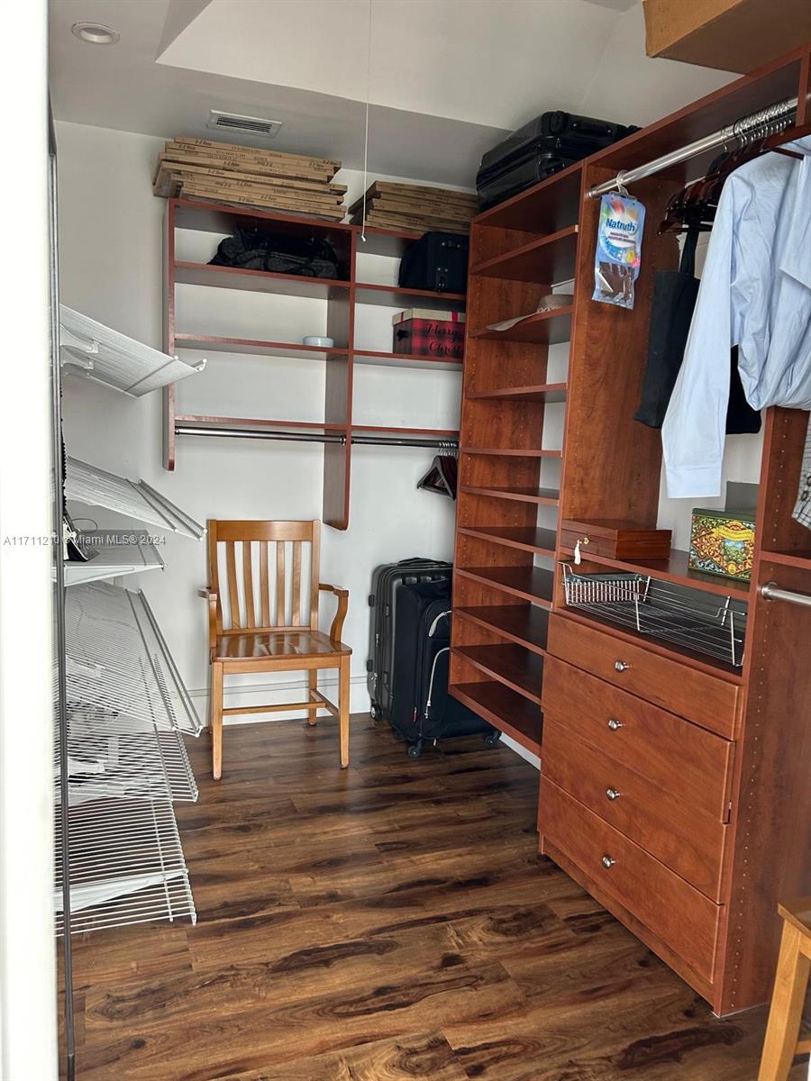 THE DECOPLAGE CONDO - Residential Lease