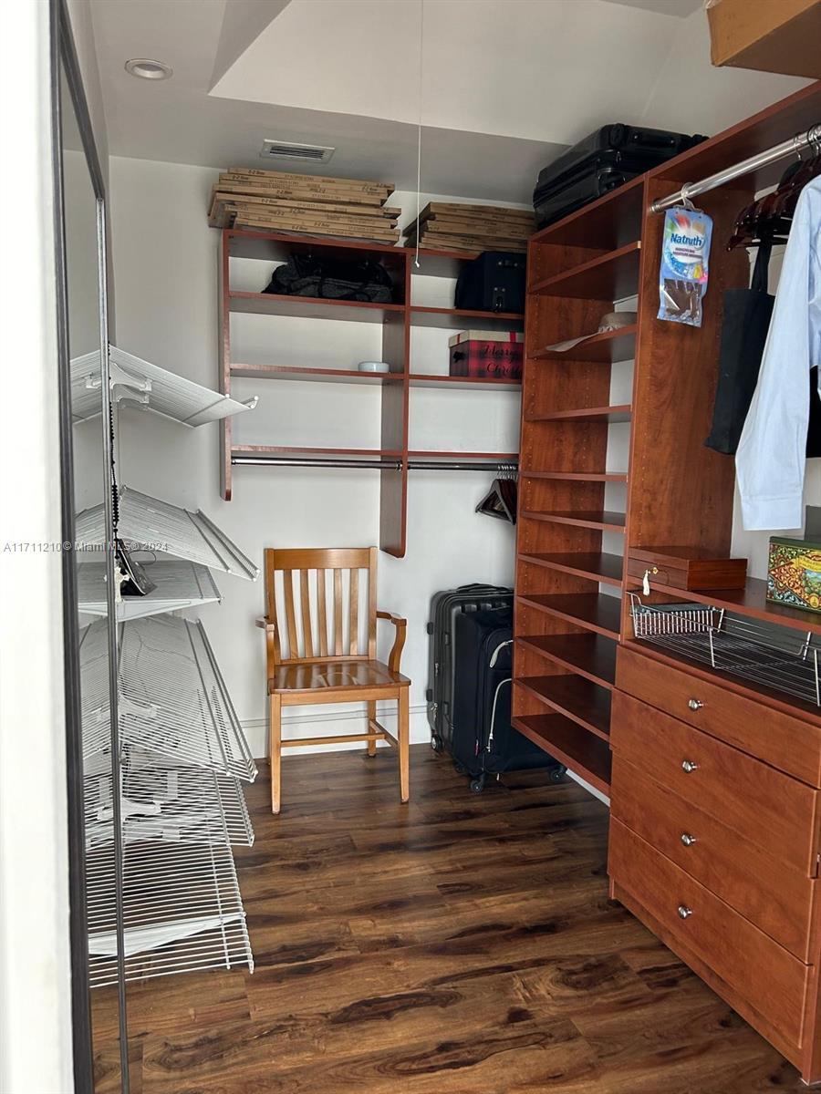 THE DECOPLAGE CONDO - Residential Lease