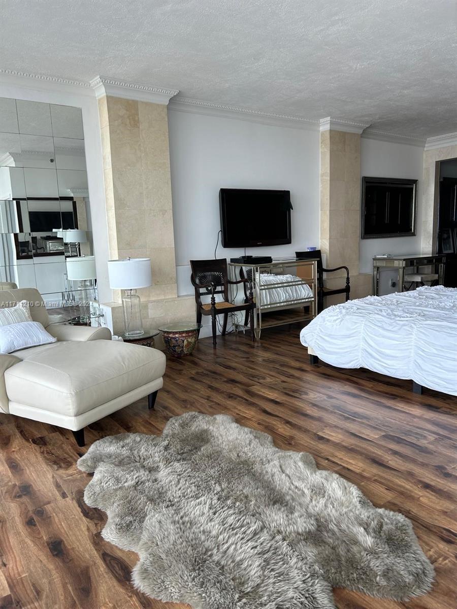 THE DECOPLAGE CONDO - Residential Lease