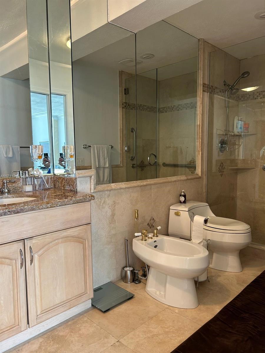 THE DECOPLAGE CONDO - Residential Lease