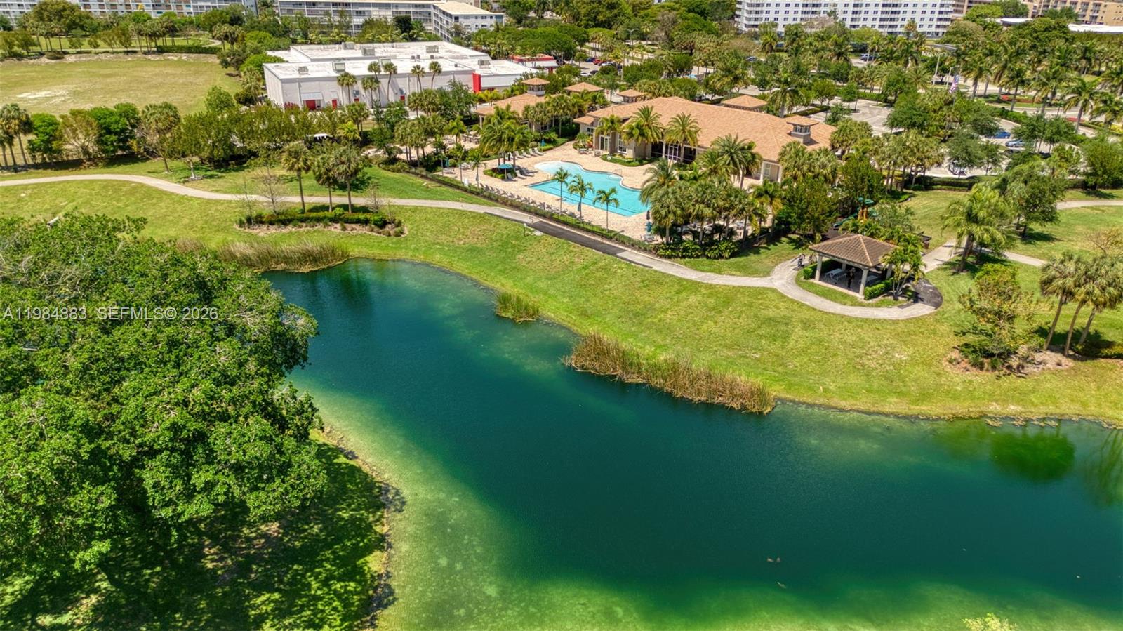 HILLCREST COUNTRY CLUB SO - Residential