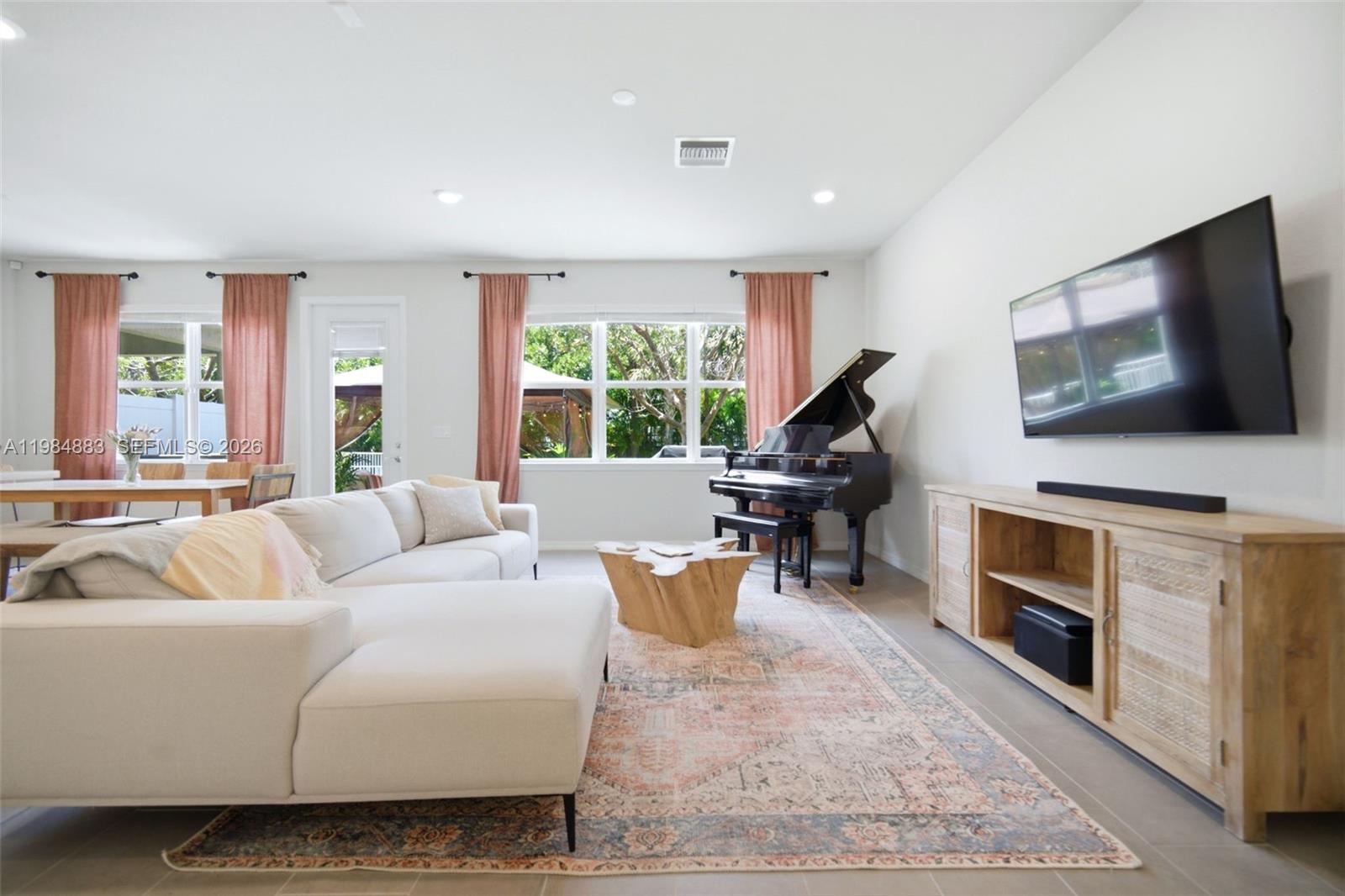 1628 Myrtle Oak Ter