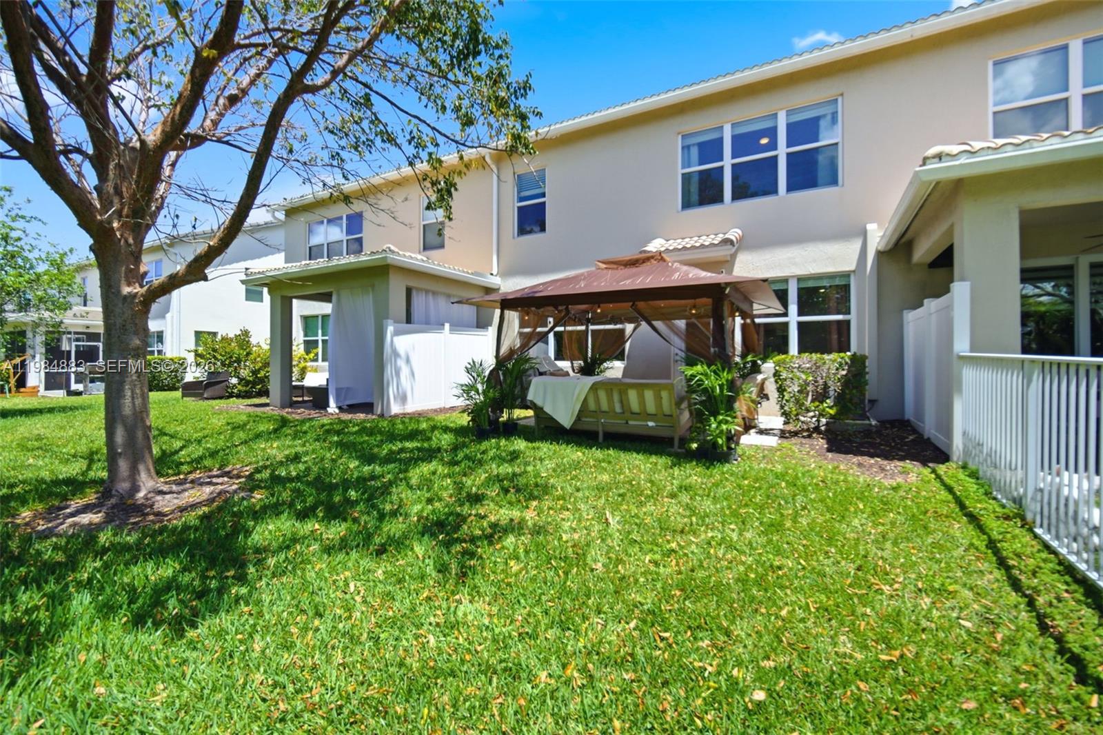 HILLCREST COUNTRY CLUB SO - Residential