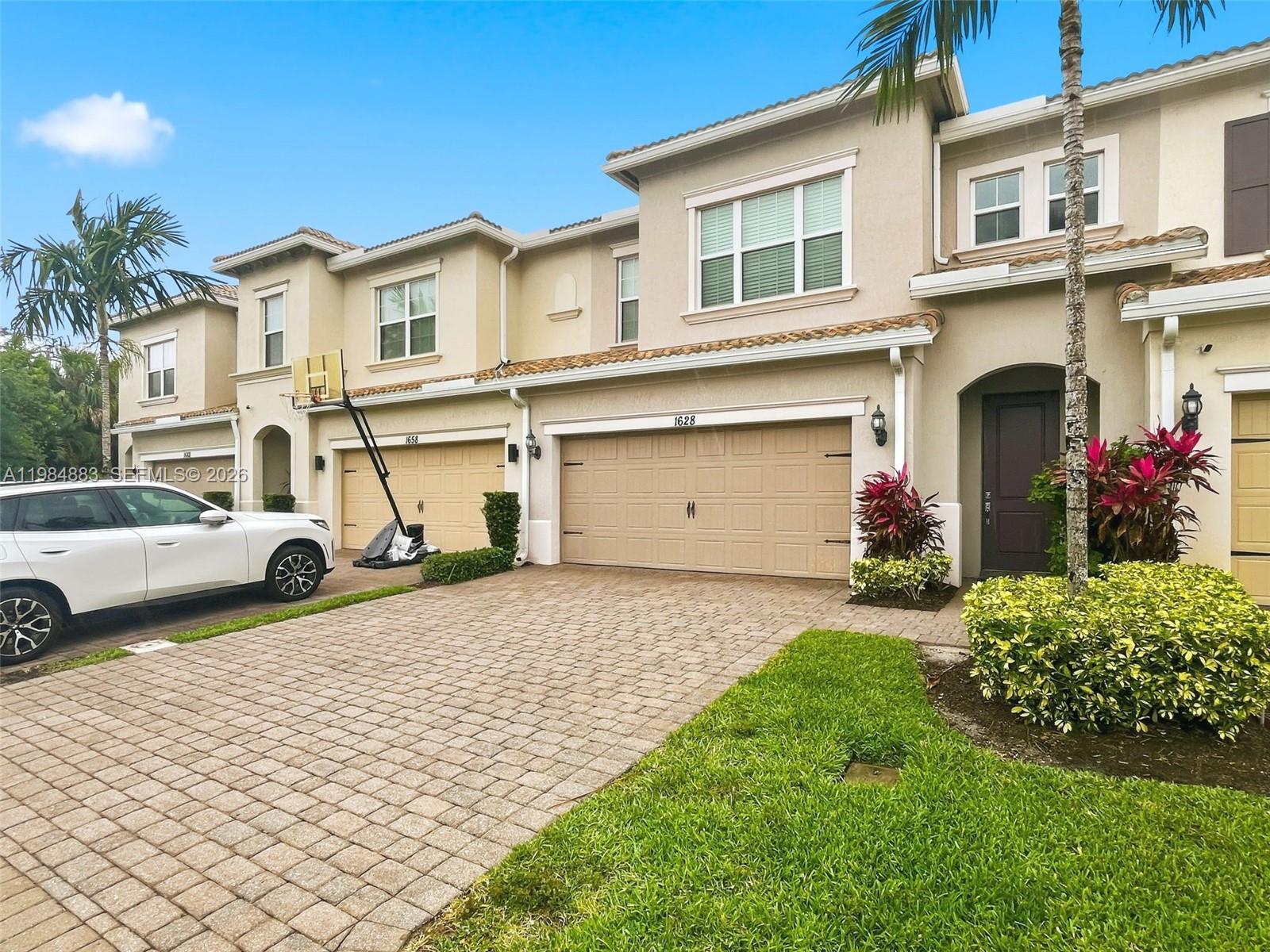 HILLCREST COUNTRY CLUB SO - Residential