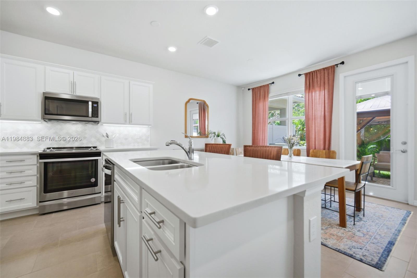 HILLCREST COUNTRY CLUB SO - Residential