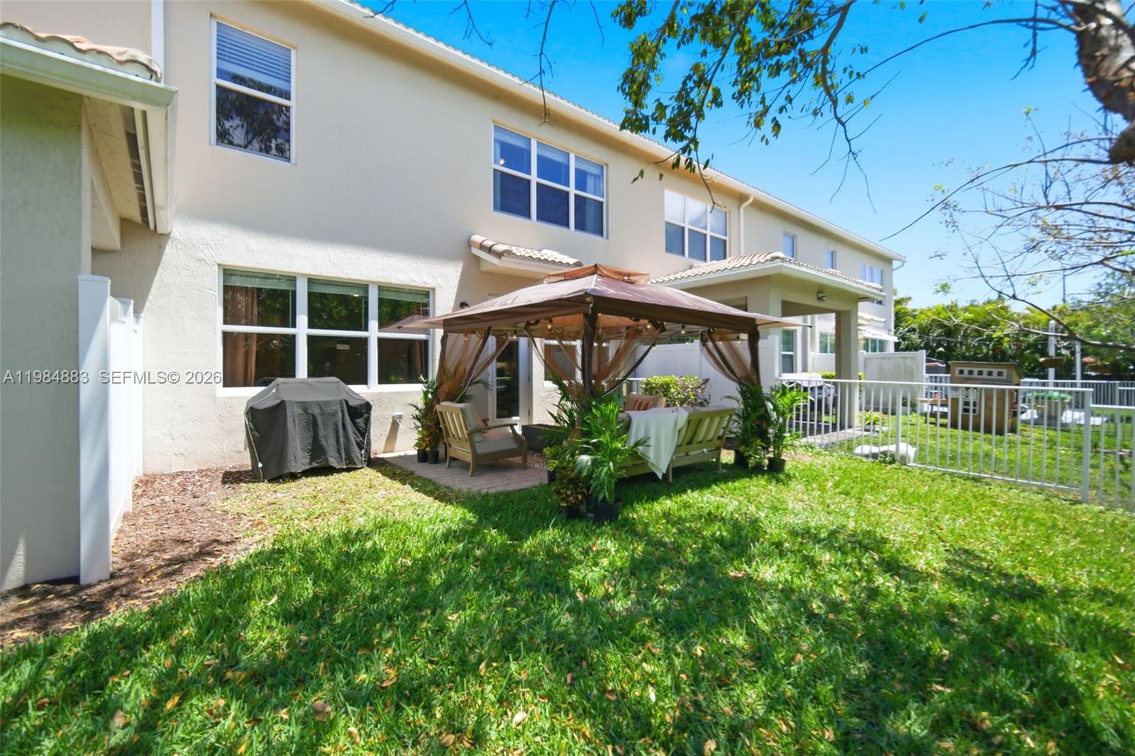 HILLCREST COUNTRY CLUB SO - Residential