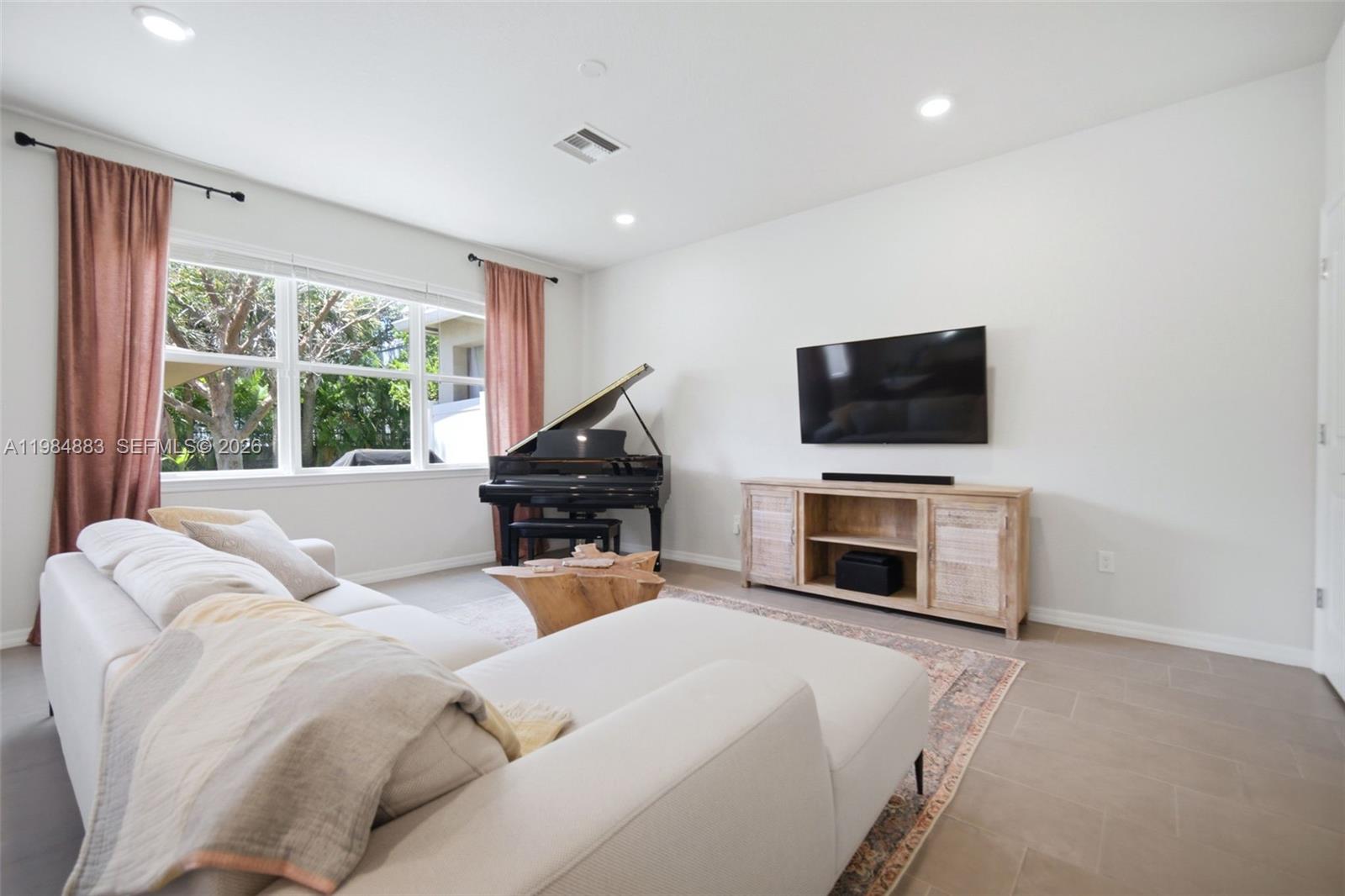 HILLCREST COUNTRY CLUB SO - Residential