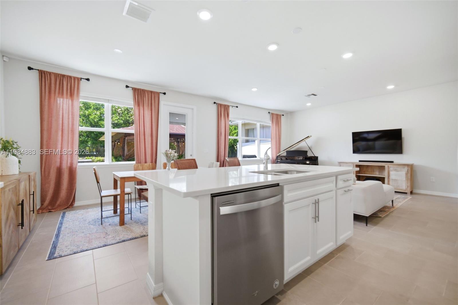 HILLCREST COUNTRY CLUB SO - Residential