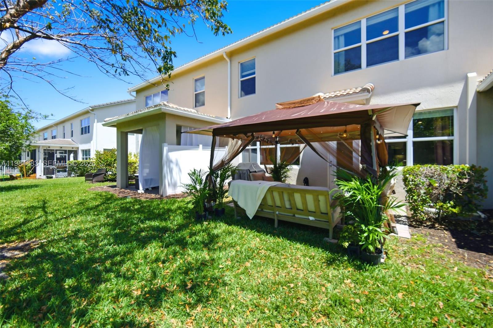 HILLCREST COUNTRY CLUB SO - Residential