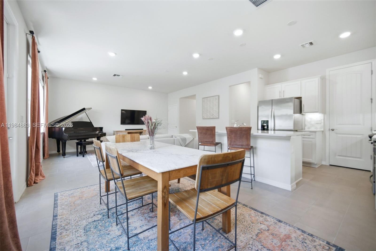 HILLCREST COUNTRY CLUB SO - Residential