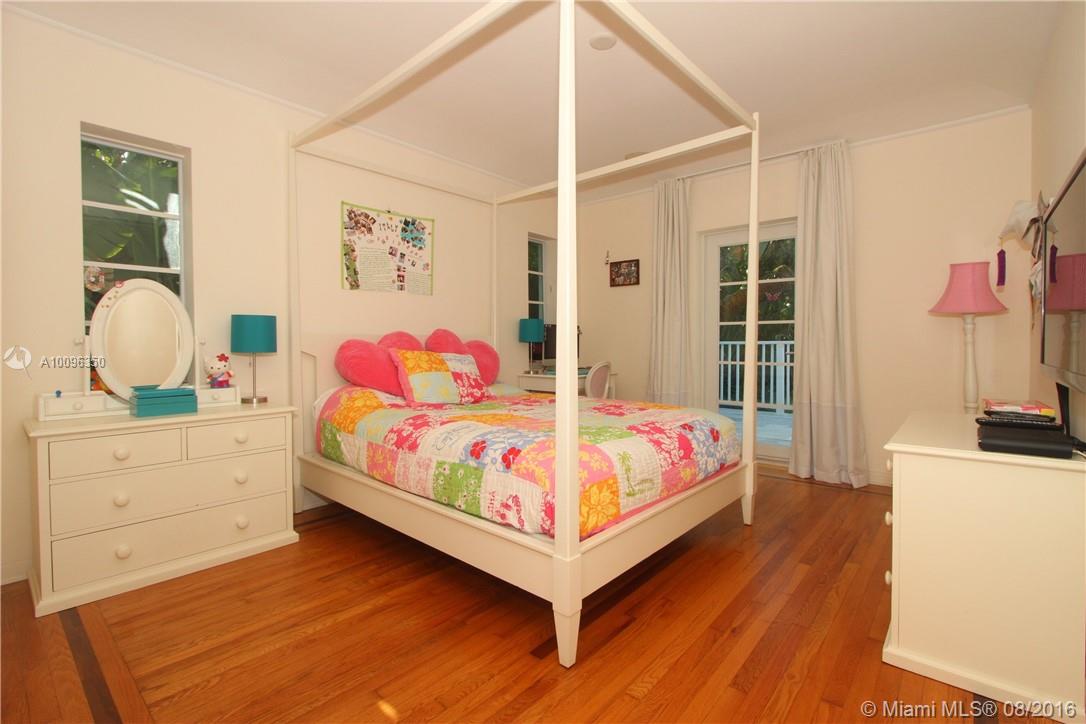 SUNSET ISLANDS-ISLAND NO - Residential