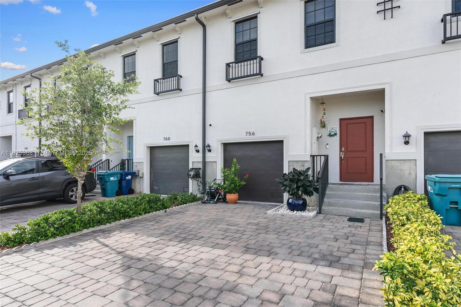 756 SW 12th St