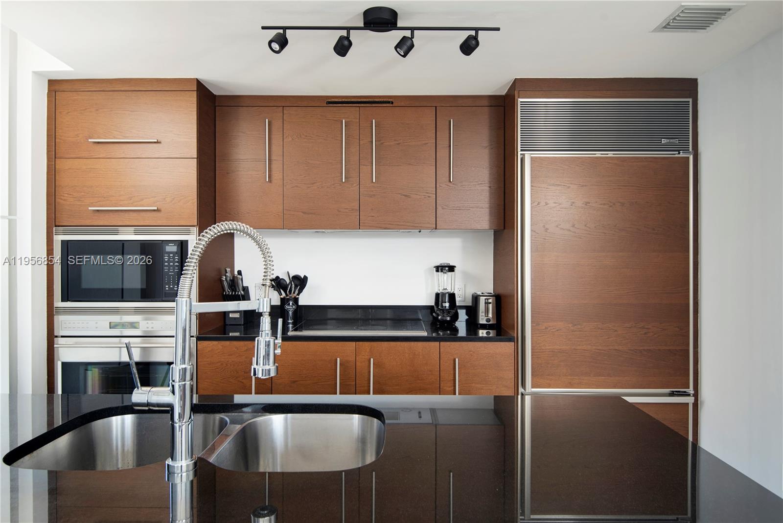 ICON BRICKELL CONDO NO 3 - Residential