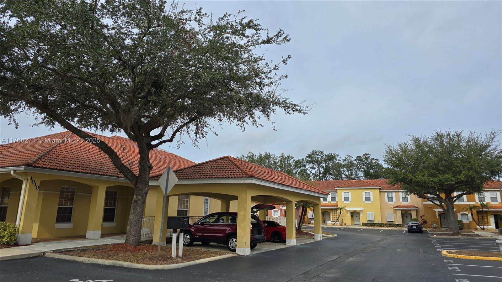 LAKE BERKLEY RESORT VILLAS - Residential