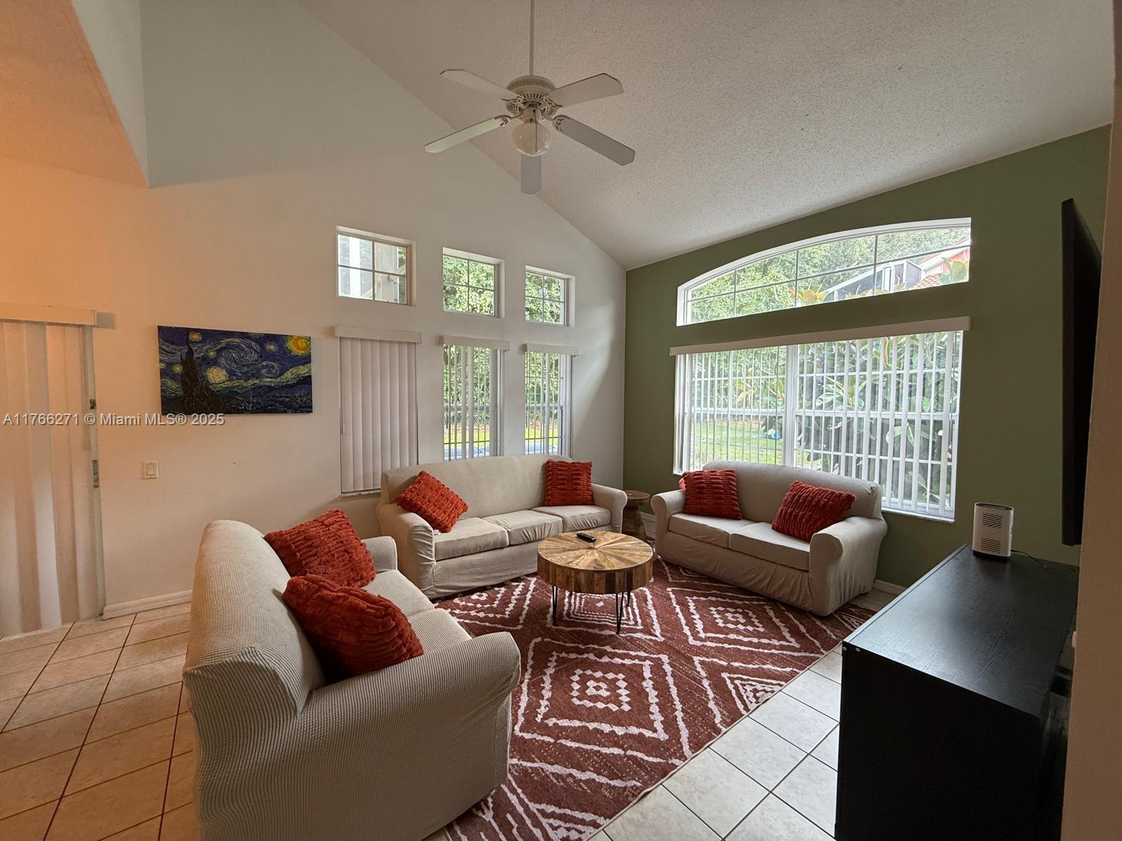 LAKE BERKLEY RESORT VILLAS - Residential