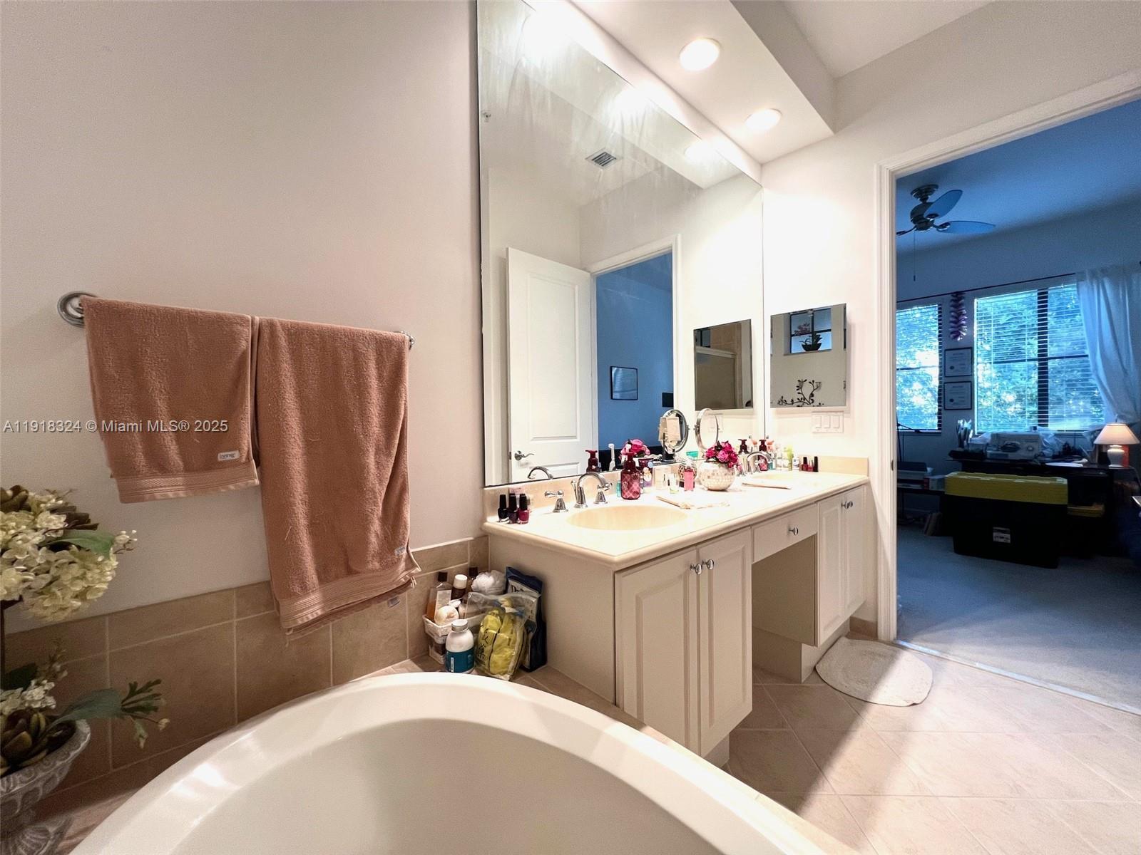 VILLA BARI CONDO - Residential