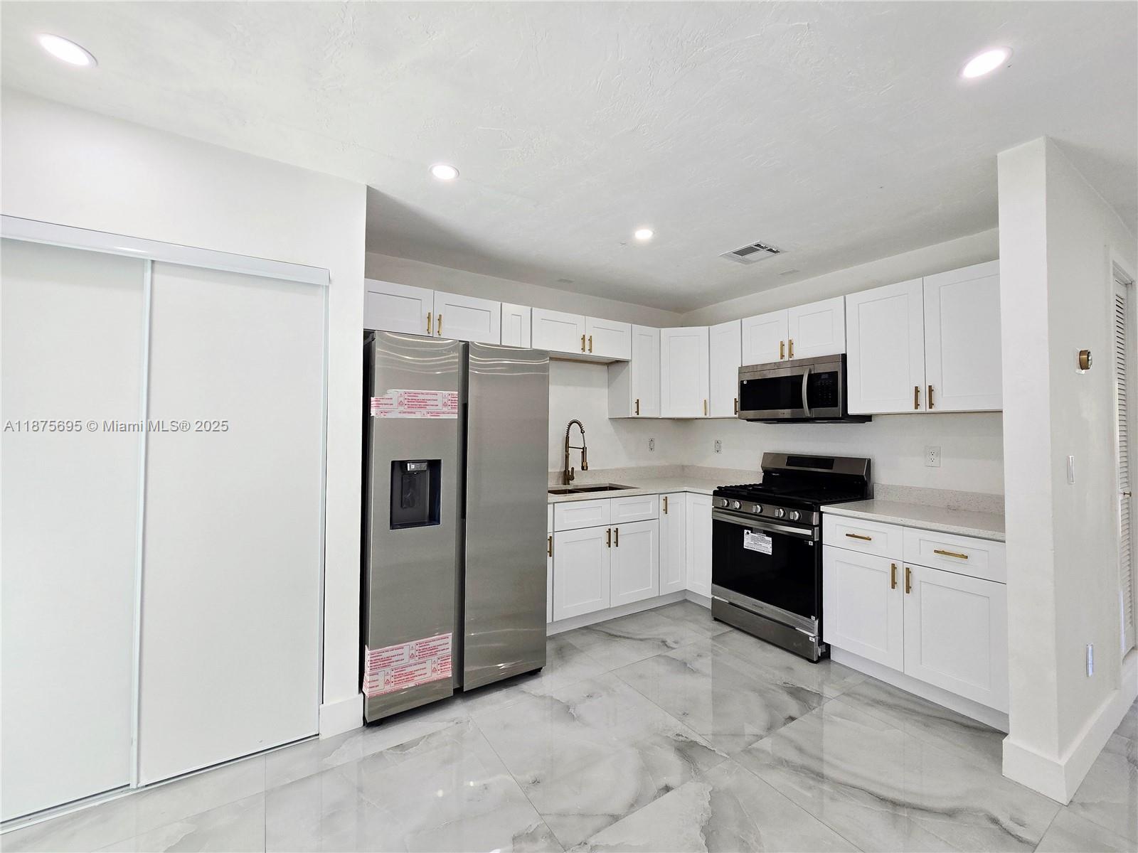 LESLIE ESTATES SEC FOUR - Residential