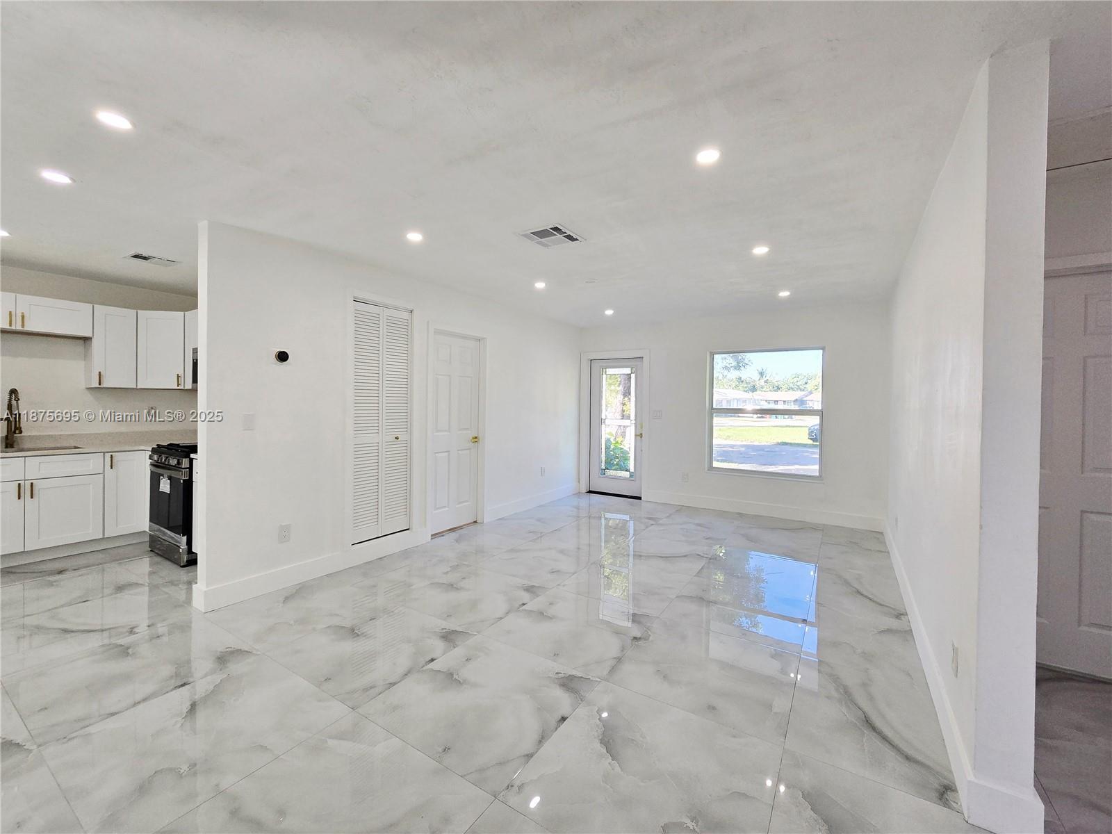 LESLIE ESTATES SEC FOUR - Residential